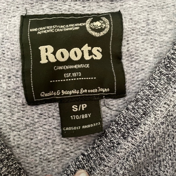 Roots // Salt + Pepper Grey Fleece Crewneck Sweater - Picture 4 of 4